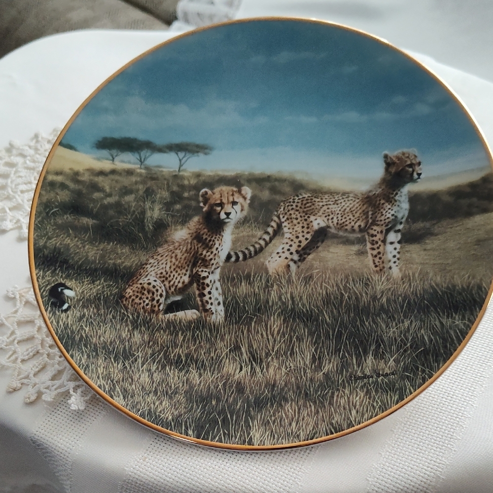 Wildlife Ceramic Plate with Cheetah Design